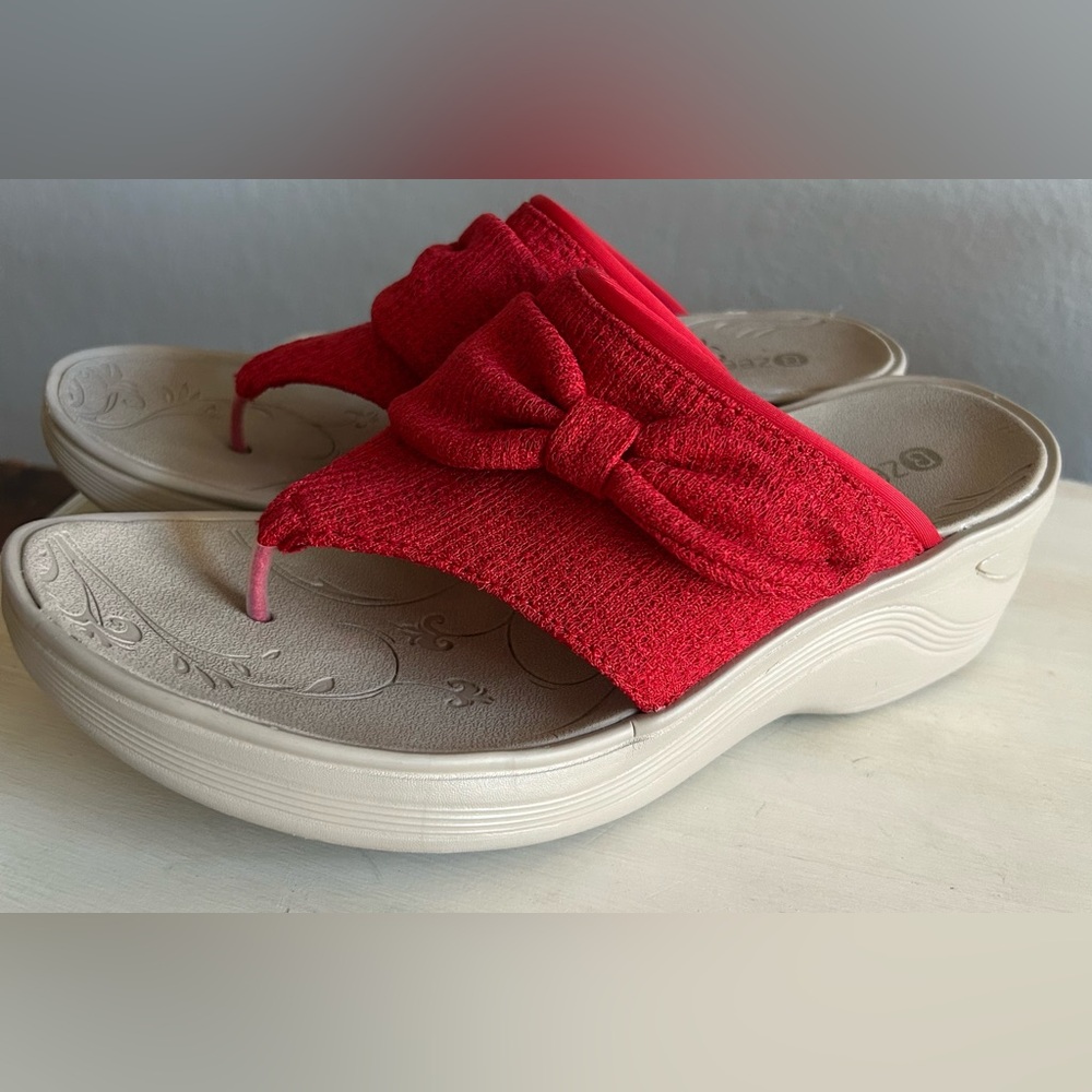 BZees red platform flip flop thong sandals, women’s size 8.5. EUC - Picture 2 of 7